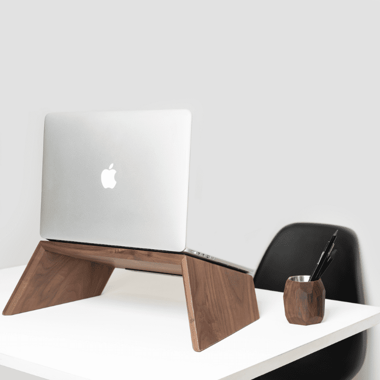 Laptop Ständer aus Holz #material_walnuss